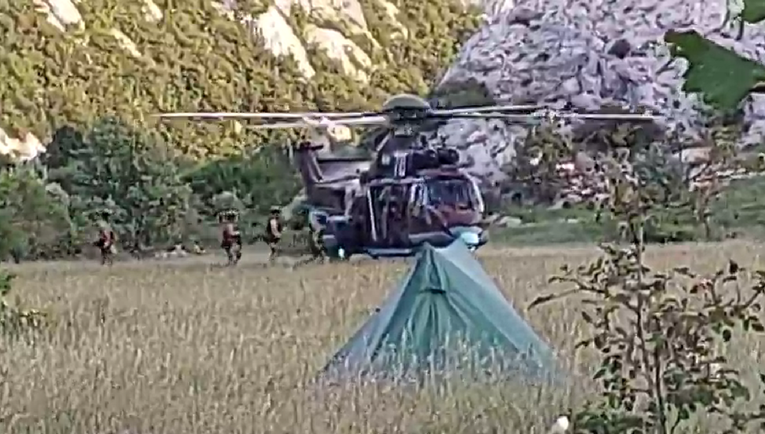 Bugarski vojni helikopter sletio usred Parka prirode Velebit. MORH odgovorio na upit