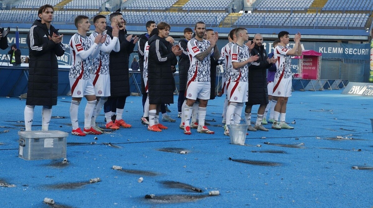 Ovo je Maksimir nakon bacanja ogromne količine pirotehnike