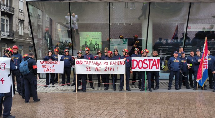 UŽIVO Veliki prosvjed u Zagrebu: "Vatrogasac nikad ne kaže - prvo plati pa idem"