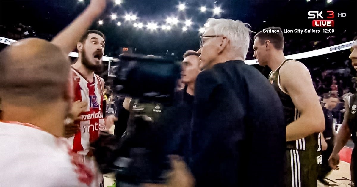 VIDEO Razdvajali asa Zvezde i trenera Bayerna. Predsjednik Srba: Plaćamo da nas kradu
