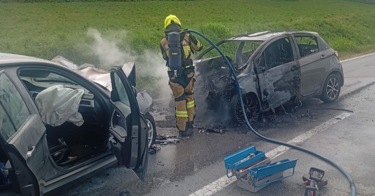 FOTO Lančani sudar kod Slatine. Petero teško ozlijeđenih, među njima dvoje djece