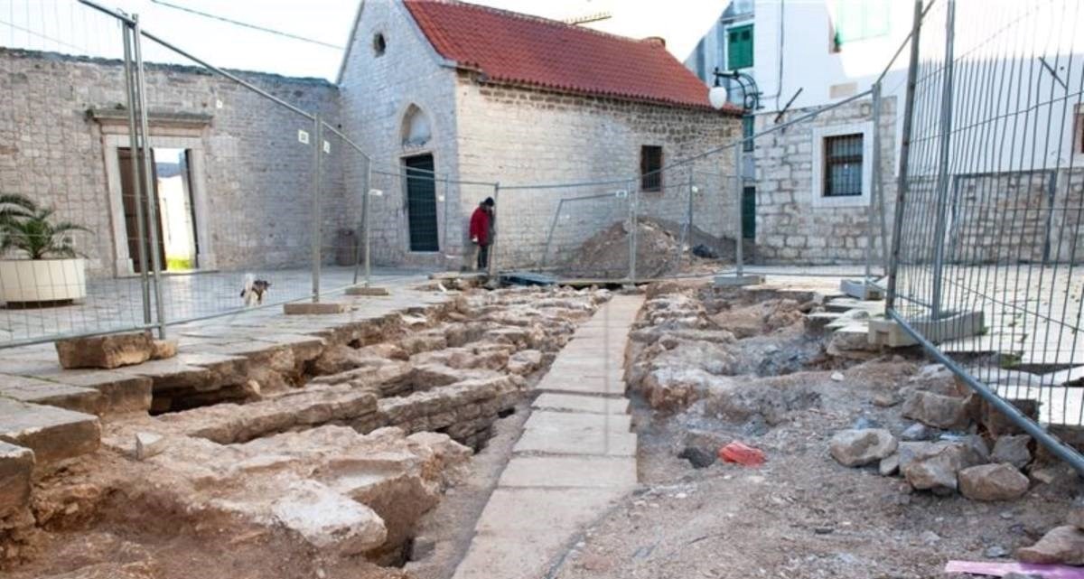 Jučer u Biogradu ukrao kamene dijelove s arheološkog nalazišta. Danas je uhvaćen