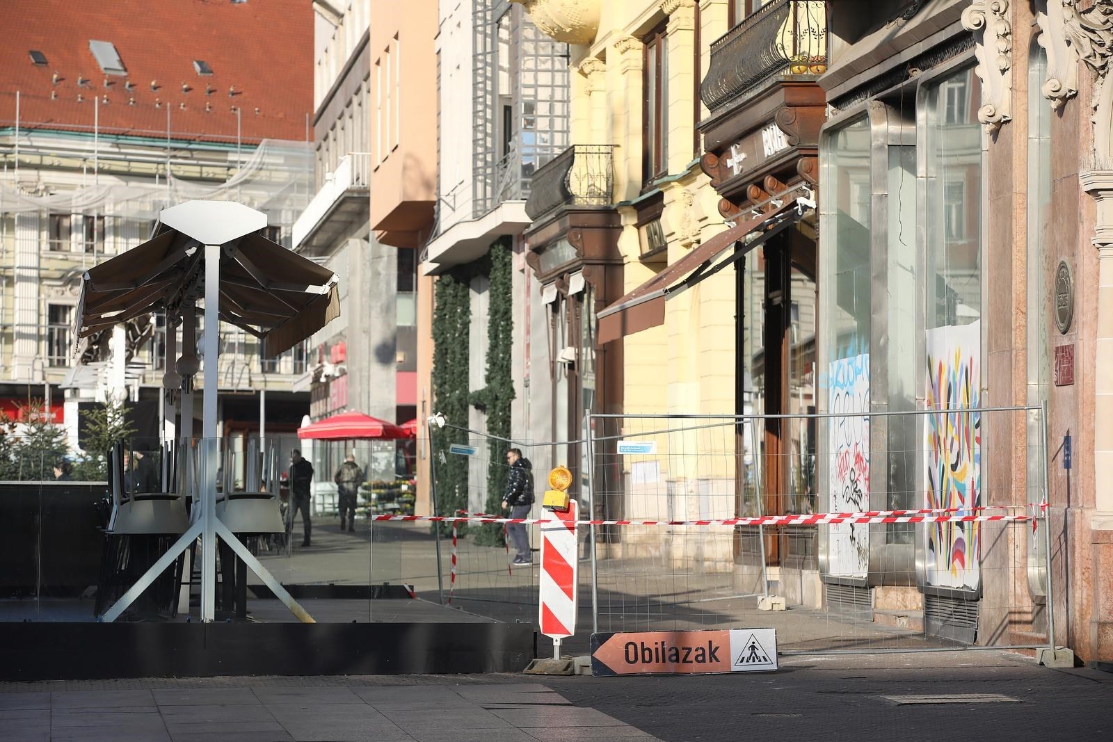 FOTO Ograđen dio Trga bana Jelačića, zabranjen prolaz