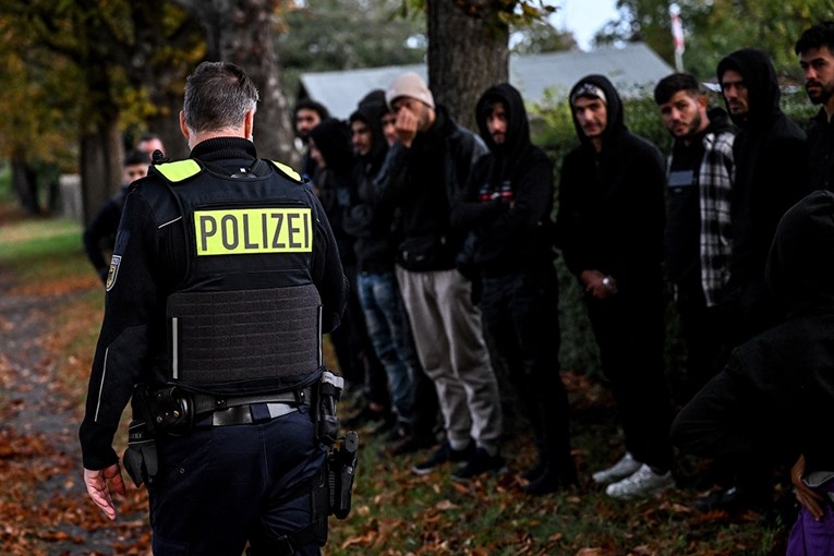 Tražitelji azila u Njemačkoj socijalnu pomoć dobivat će preko kartice, ne u gotovini