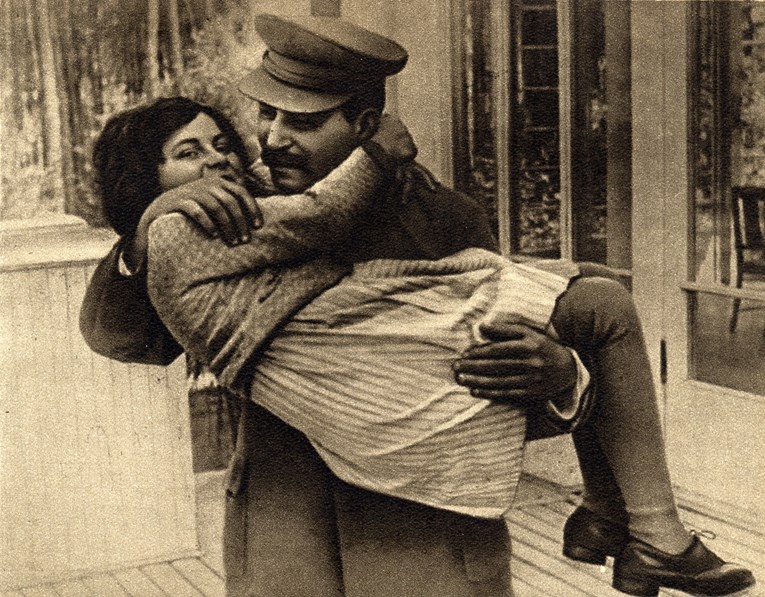 Otac joj je muža poslao u gulag, pobjegla je u SAD. Tragičan život Staljinove kćeri