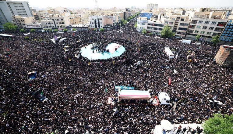 Na tisuće Iranaca se okupilo u Teheranu na ispraćaju predsjednika Raisija