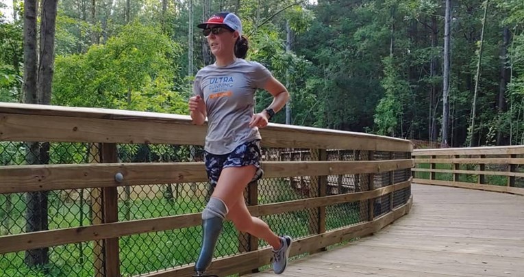 Žena kojoj su amputirali nogu pretrčala 160 kilometara u manje od 24 sata