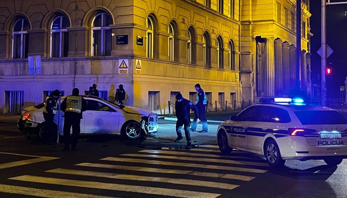 Svjedok uhićenja curice koja je divljala Mercedesom: Auto joj je bio pogužvan