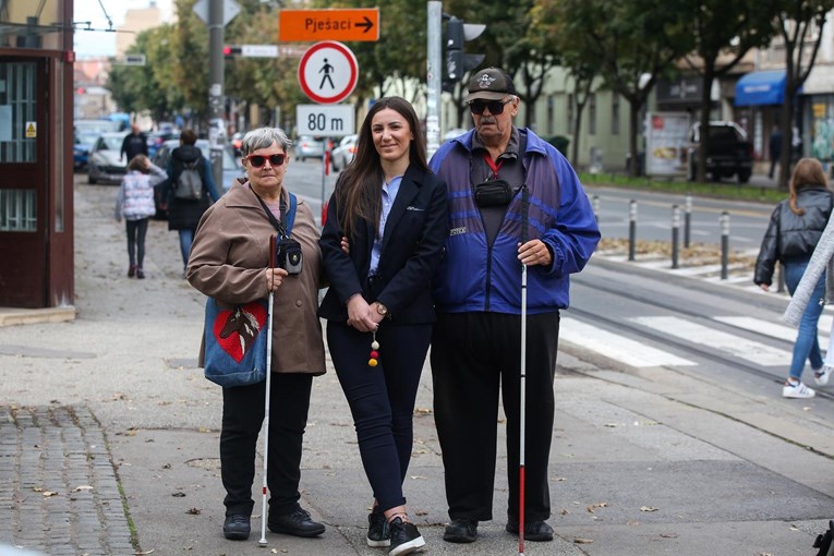 Vozačica ZET-a o slijepom paru: Bilo mi je jako tužno što im nitko nije htio pomoći