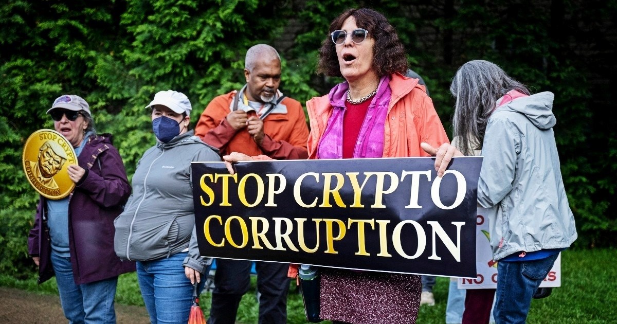 Trump investitore u svoj meme coin ugostio na privatnoj večeri: "Orgija korupcije"