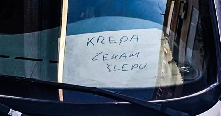 Poruka na automobilu u Dalmaciji nasmijala Fejs: "Ovo ima samo kod nas"