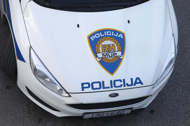 Zaštitar u Istri uhvatio Talijana kako mobitelom snima golu djecu