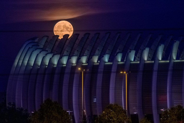 Pogledajte kako večeras izgleda pun Mjesec na zagrebačkom nebu