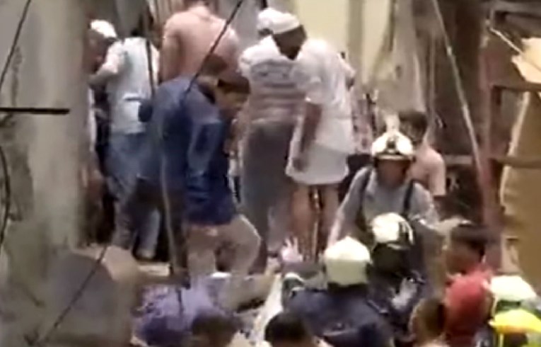 VIDEO Urušila se četverokatnica u Mumbaiju, zatrpano najmanje 40 ljudi