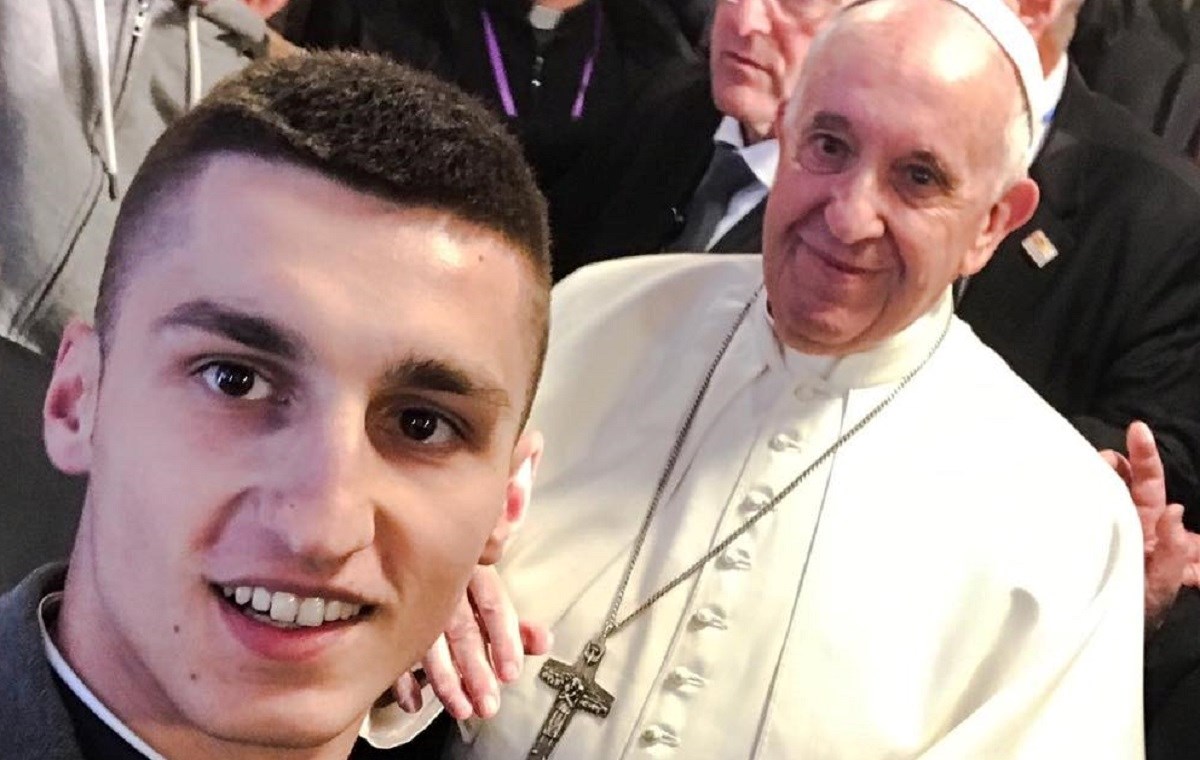 Đoković se slikao s hrvatskim svećenikom. Srbi: Prizor koji ruši predrasude