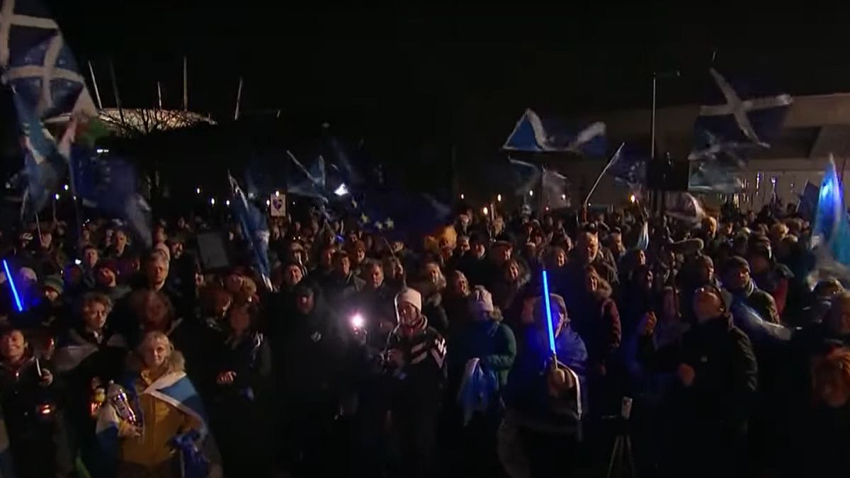 Škotska žali za EU-om, sve više građana želi neovisnost. Jučer su prosvjedovali