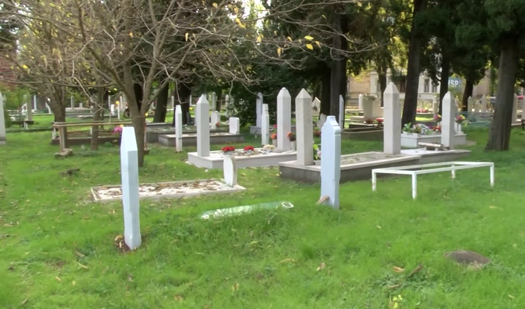 Na groblju u Mostaru gdje su uglavnom pokopani Bošnjaci ostavljena svinjska glava