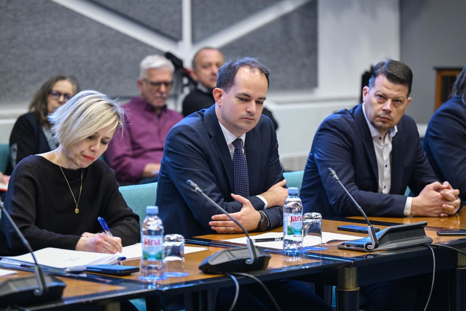 SDP i Možemo: Ne pristajemo na ucjene. HDZ: Opstruirate, kao uvrijeđena nevjesta ste