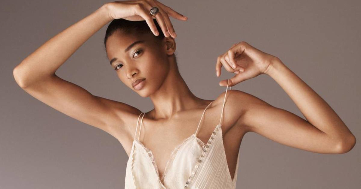 U Zaru je stigla asimetrična haljina s volanima koja će ovog proljeća biti posvuda