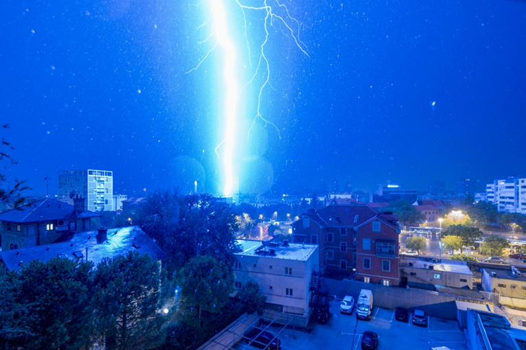 Snimio moćan timelapse oluje nad Splitom: "Najbliža grmljavina koju sam vidio"