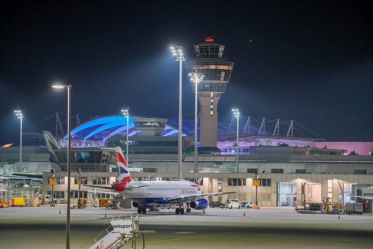 Dronovi nad Münchenom: Policijski helikopter nadlijeće zračnu luku