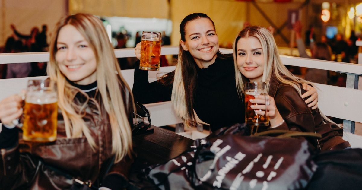 U Zagrebu je počeo Oktobeer Fest. Pivo košta 5 eura, najavljeni brojni koncerti