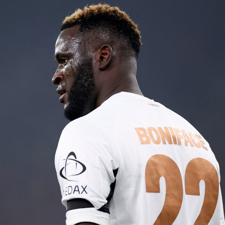 Zvijezda Bundeslige piše bizarne poruke na Instagramu: "Ne možeš piti kravu"