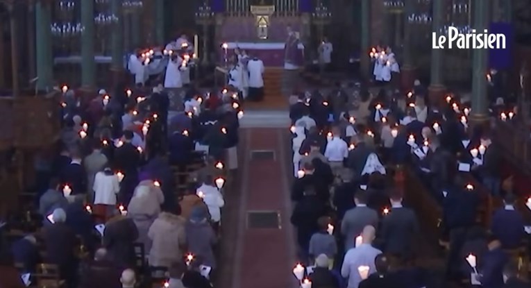 Svećenici u Francuskoj održali misu u prepunoj crkvi, biskupija pokrenula istragu