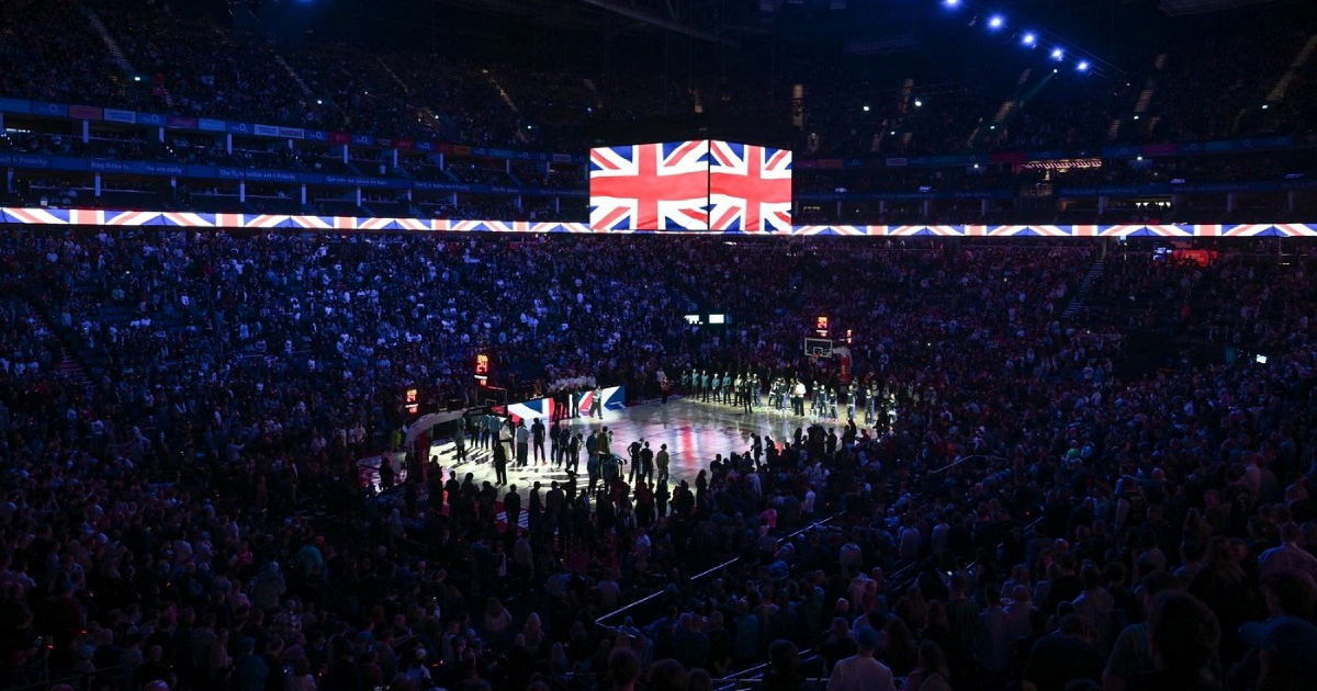 Američku himnu na NBA utakmici u Londonu prekinuo povik: Ostavite Grenland na miru