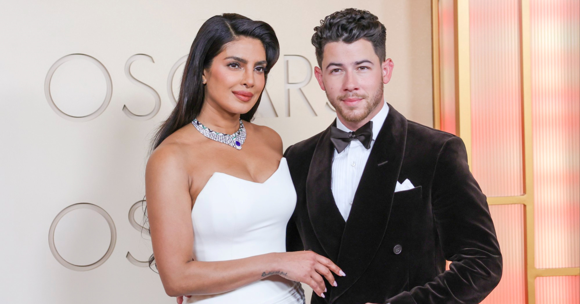 Priyanka Chopra Jonas na Oscarima nosila ogrlicu s 14-karatnim safirom s Madagaskara