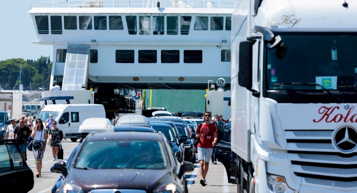 Promet u hrvatskim lukama lani porastao za više od 10 posto u odnosu na 2021. godinu