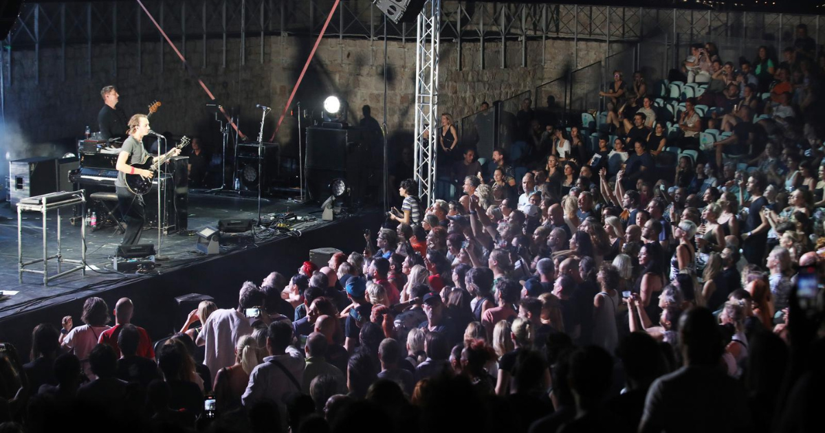 FOTO Britanski bend Editors nastupio u punoj šibenskoj tvrđavi sv. Mihovila