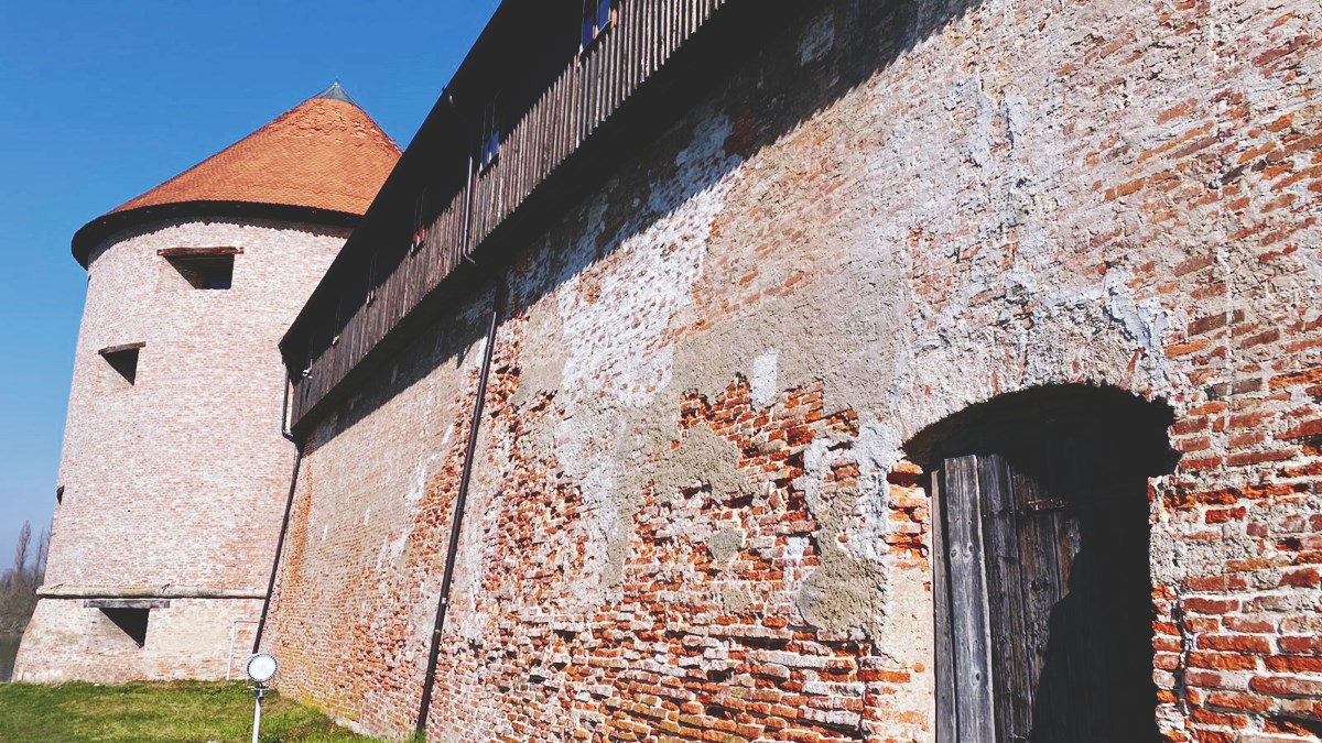 Objavljene fotografije kulturne baštine drevnog Siska stradale u potresu