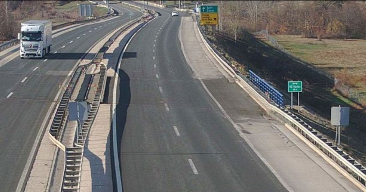 Bura radi probleme u prometu podno Velebita