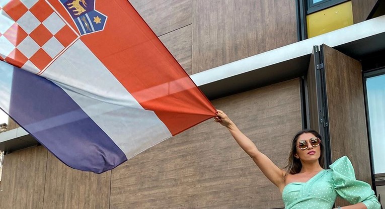 Hana Hadžiavdagić pozirala s hrvatskom zastavom i uputila čestitku