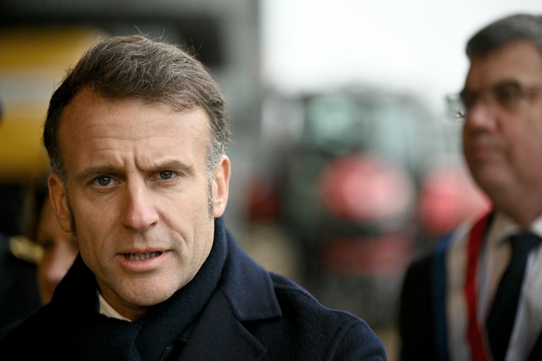 Macron: U tijeku su pripreme za obnovu kontakta s Putinom