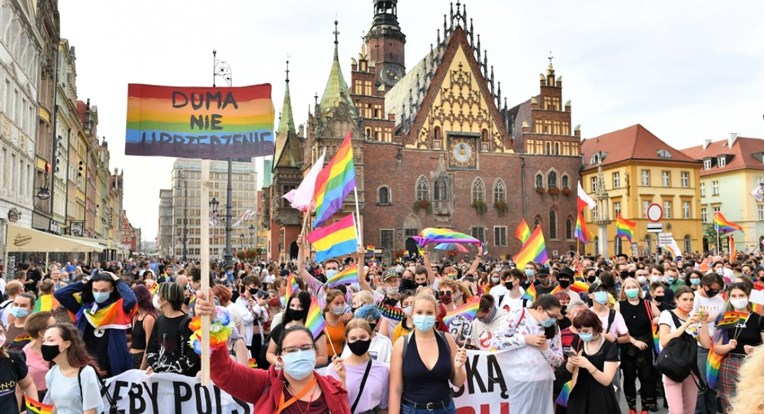 Poljska vlada želi kontrolore koji će paziti da se u školama ne spominju LGBT prava