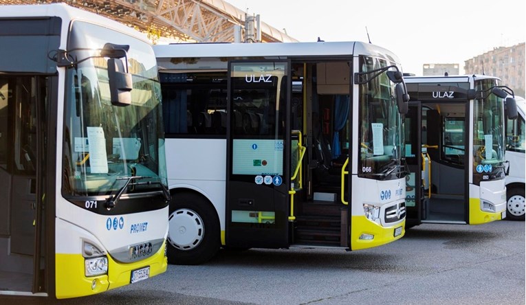 Bus u Splitu naglo zakočio, putnici pali. Četvero ih u bolnici, jedan teško ozlijeđen