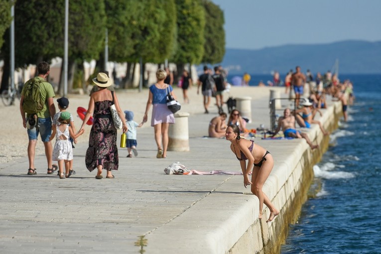 12 prijatelja se na ljetovanju u Zadru zarazilo koronom