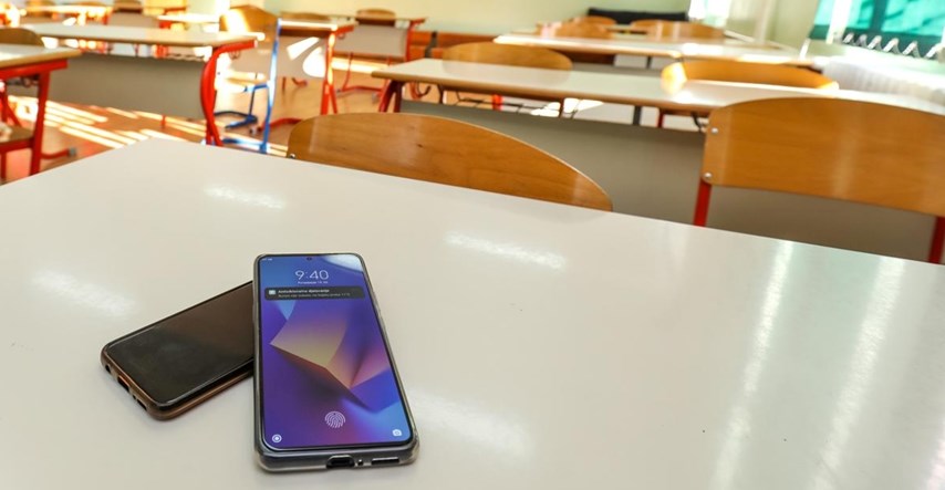 Zadarska škola zabranila mobitele. Što mislite o tome?