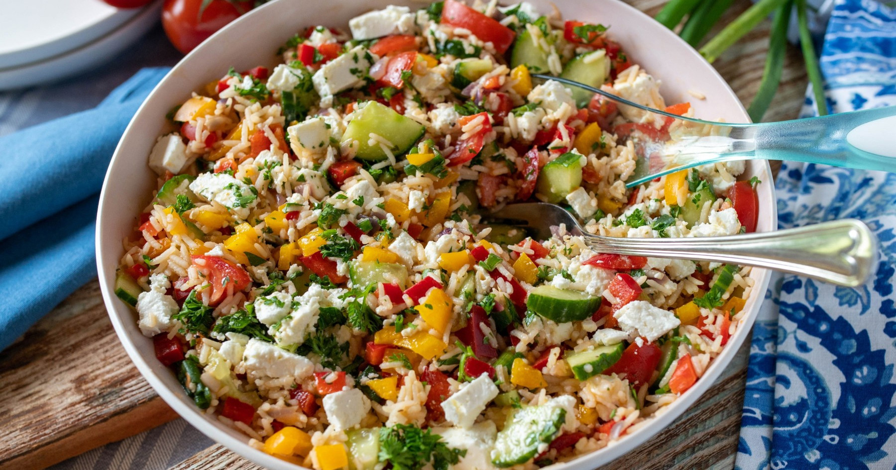 Lagana mediteranska salata s rižom, toliko dobra da ćete je stalno pripremati