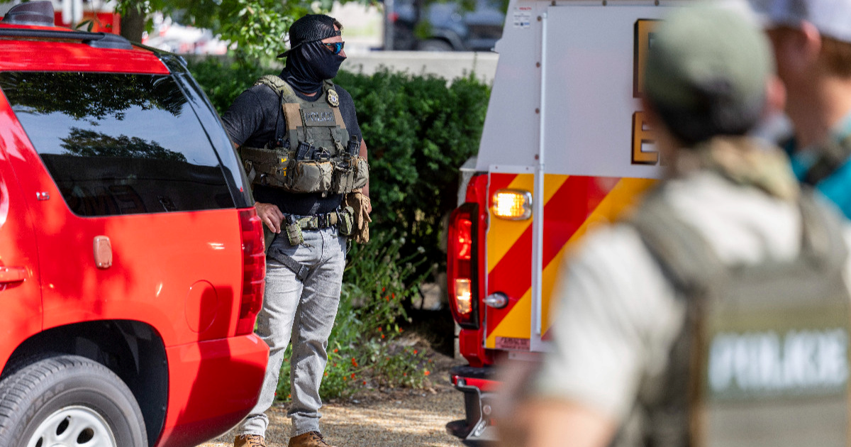 Američki imigracijski agenti skeniraju lica migranata mobitelima