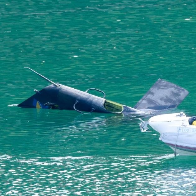 Iz jezera u BiH izvučen vojni helikopter