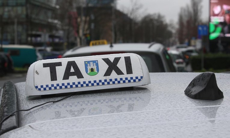 Sindikat taksista traži veće cijene Bolta i Ubera, najavljuje radikalne akcije