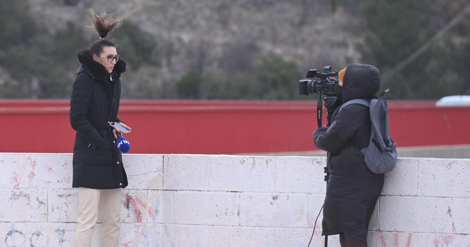 Fotka dana: Ovako izgleda izvještavanje s Masleničkog mosta po olujnoj buri