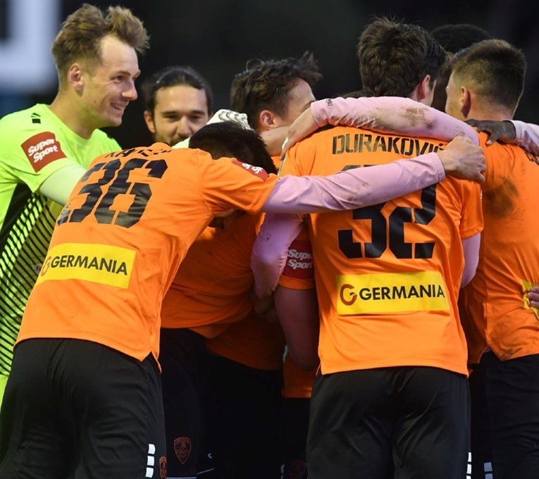 Lokomotiva - Šibenik 1:2. Lokomotiva se porazom oprostila od Kranjčevićeve