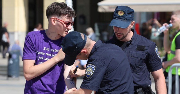 Policajac se potpisao na ruku zagrebačkom maturantu, fotka je hit