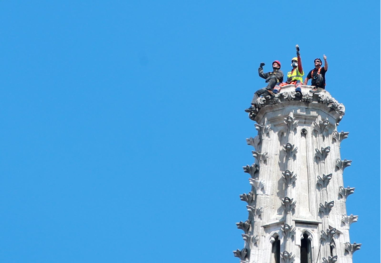 Malo tko bi se usudio izvesti ovo što su danas na tornju katedrale radili alpinisti
