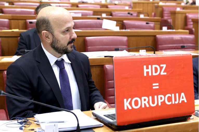 Maras u sabor došao s porukom "HDZ=korupcija"