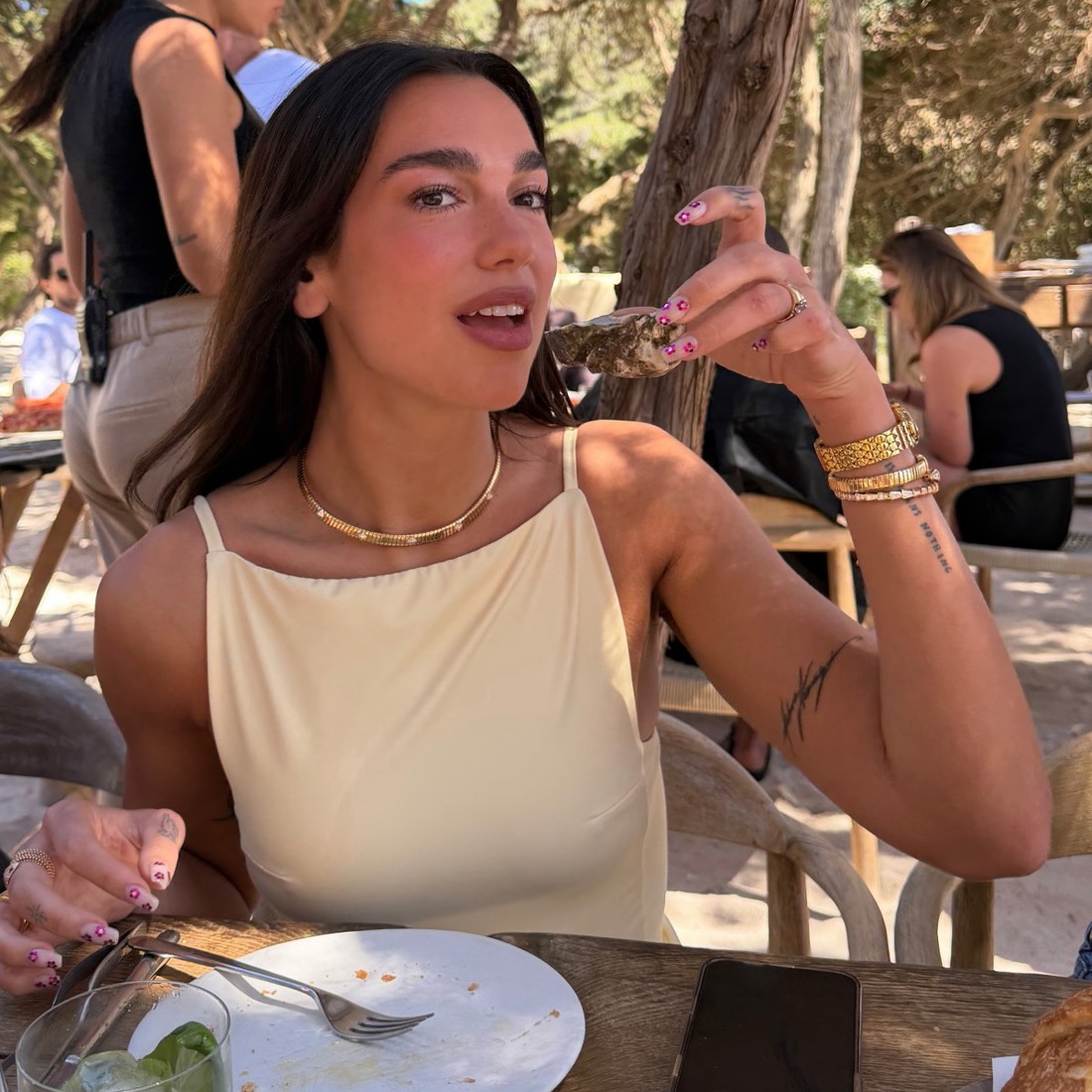 Y2K manikura ponovno je hit, a već je nose Dua Lipa i Kylie Jenner